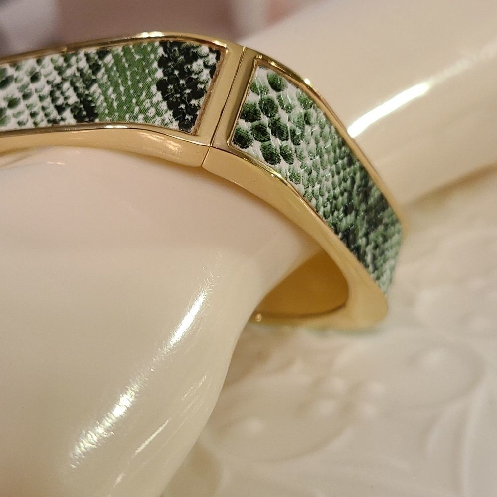 Square Clamp Bangle - Picture 4 of 16